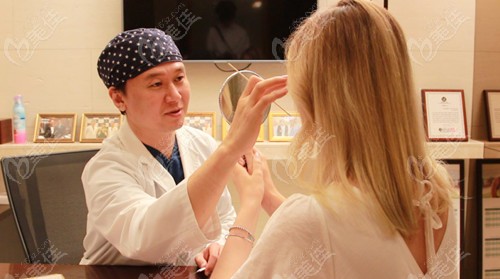 Dr. Ren Rongmin